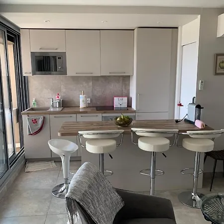 Apartment Superbe A En Roussilon Avec Vue Sur Et Montagne